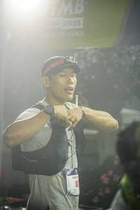 BIB: 210
                            <button type="button" onclick="openModal(22295769)" class="btn btn-primary btn-sm float-right btn-popup" data-toggle="modal" data-target=".modal-high-quality">
                        <i class="fas fa-shopping-cart"></i> Add to Cart
                    </button>
                                            <button type="button" onclick="isThisMe(22295769, true)" class="btn btn-success btn-sm float-right btn-popup btn-isme hidden" data-toggle="tooltip" data-placement="bottom" title="นี่คือรูปของคุณใช่ไหม คลิกที่นี่เพื่อเอาเข้าอัลบั้ม">
                        <i class="fas fa-plus"></i> Add to album
                    </button>
                    <button type="button" onclick="isThisMe(22295769, false)" class="btn btn-warning btn-sm float-right btn-popup btn-isnotme hidden">
                        <i class="fas fa-ban"></i> Remove from album
                    </button>